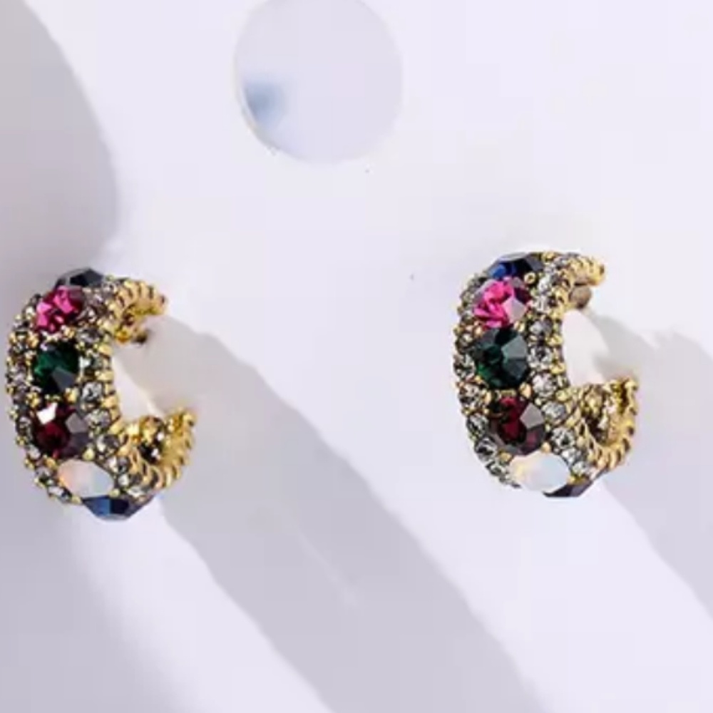 ♥️2/$14♥️Small crystal hoop earrings